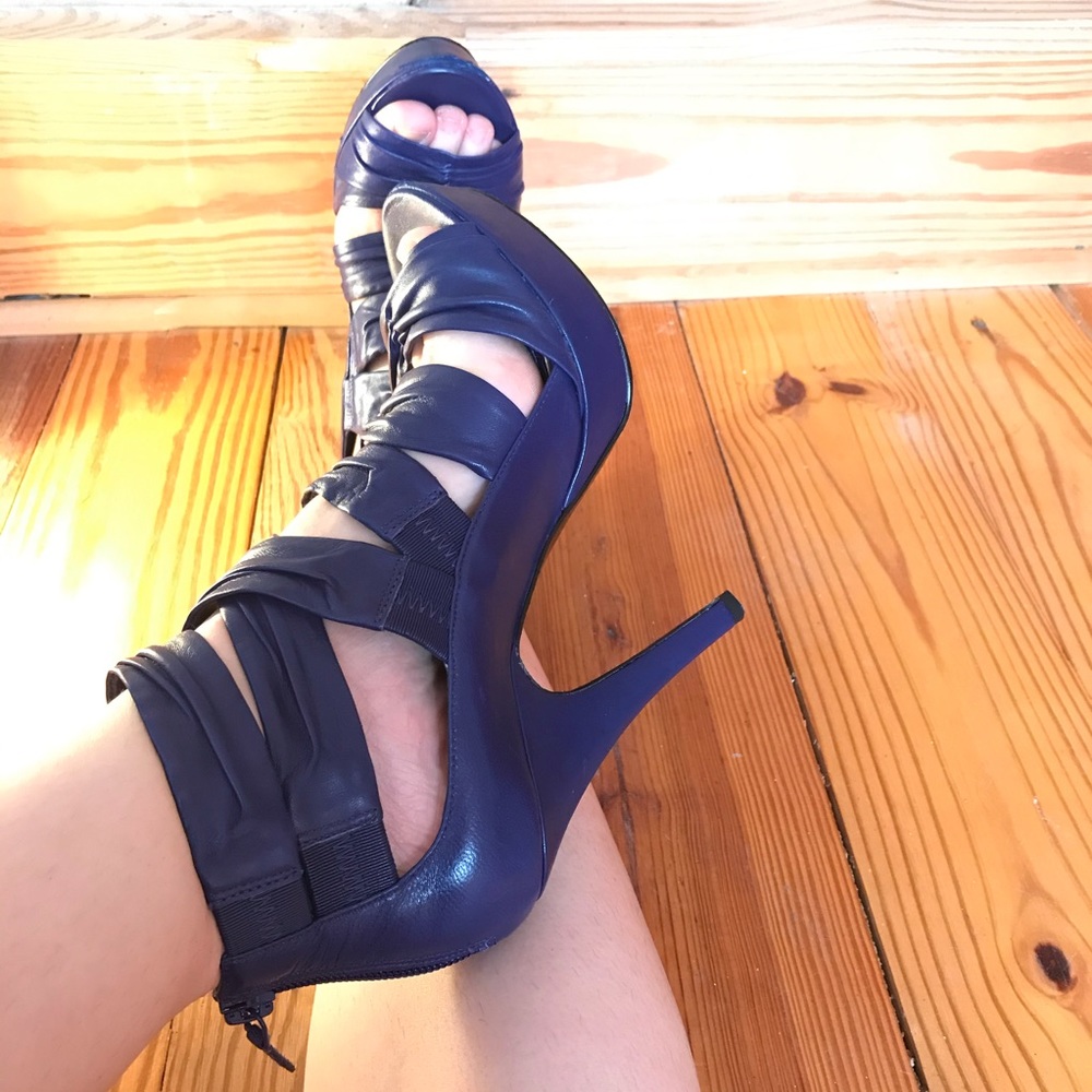 BCBGeneration Blue Fusion Plush Nappa Heel EUC 7.5 - Picture 11 of 16